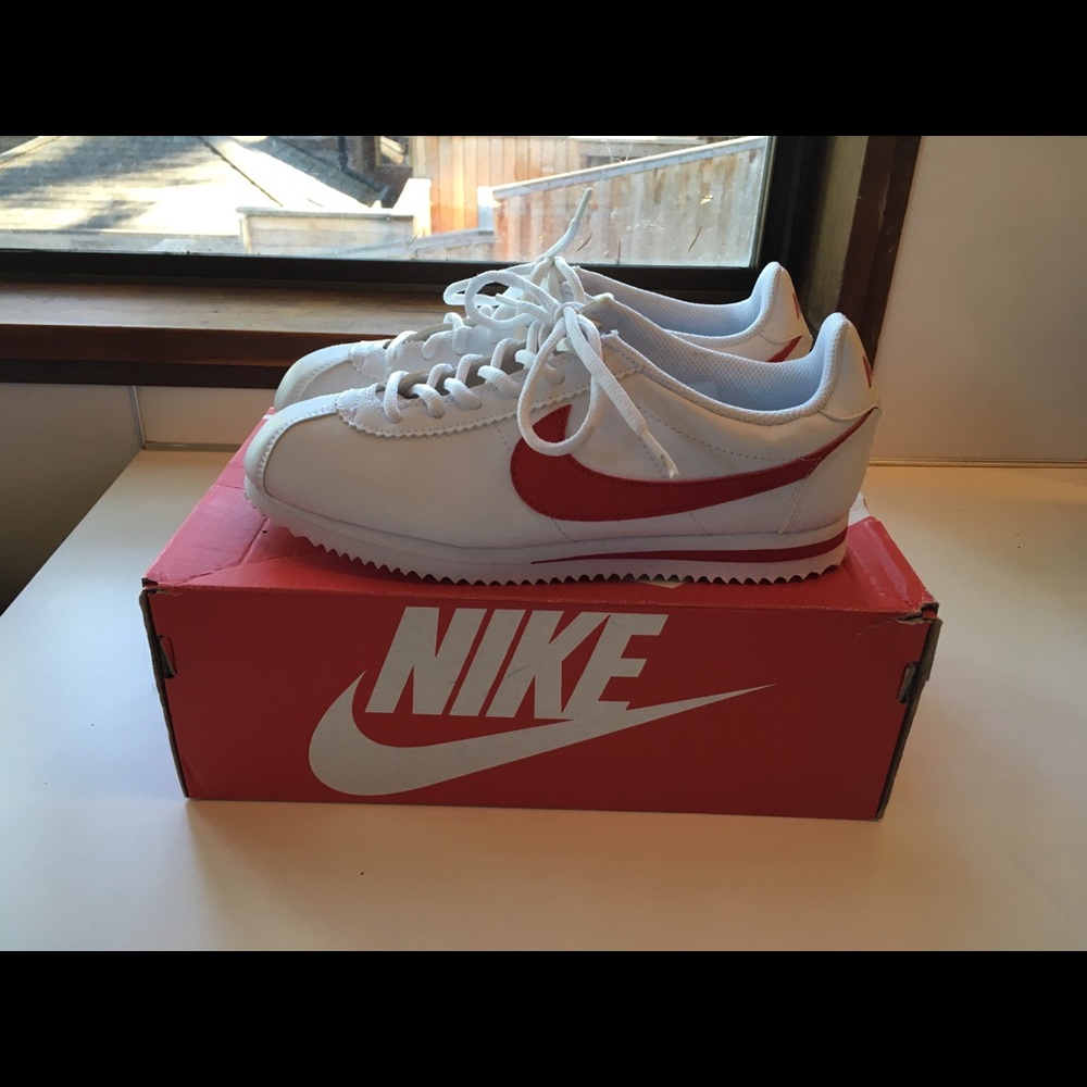 Nike Cortez Youth Size 5.5 (Women’s 7)
